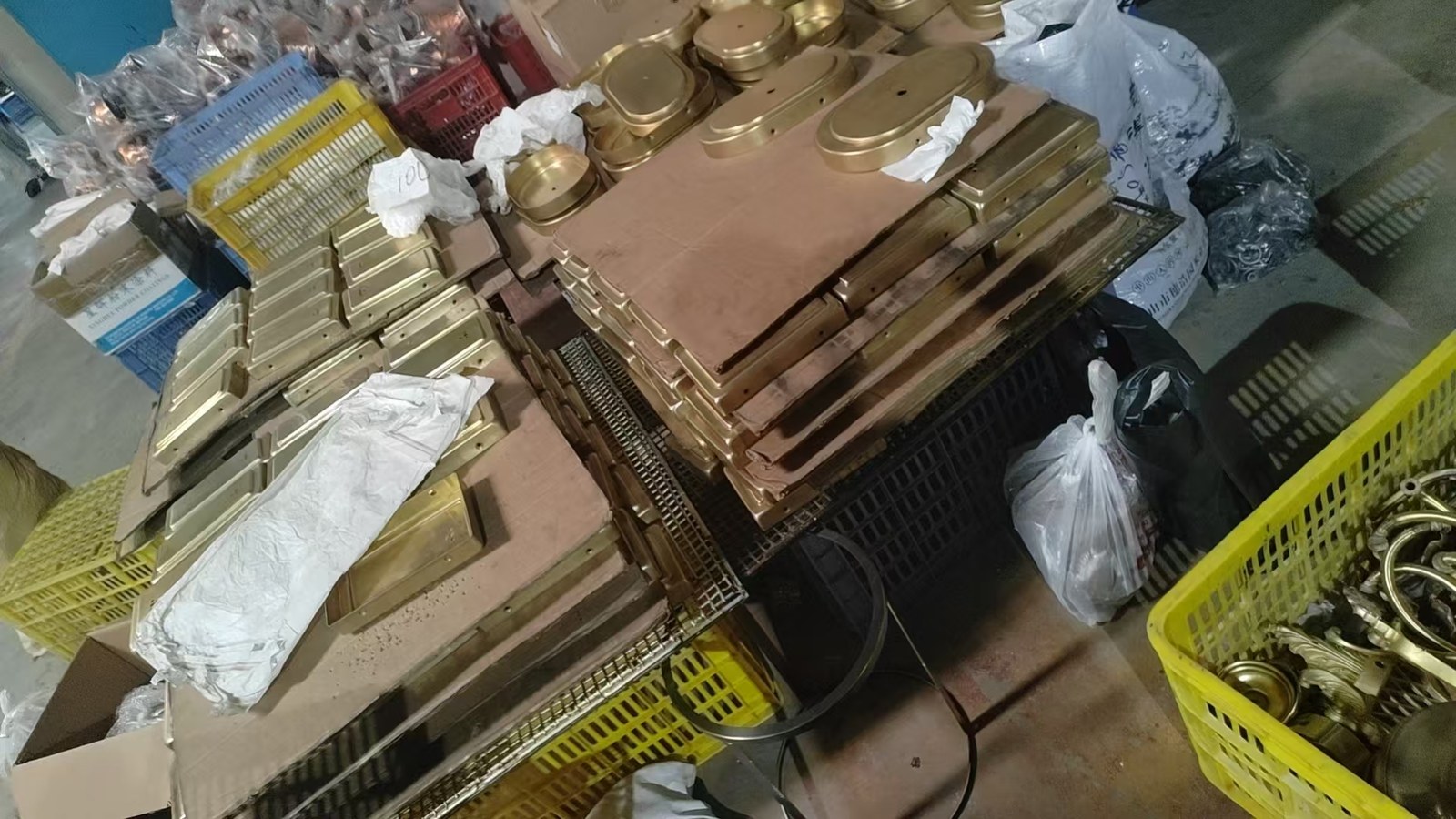 灯体装配工艺场景示意