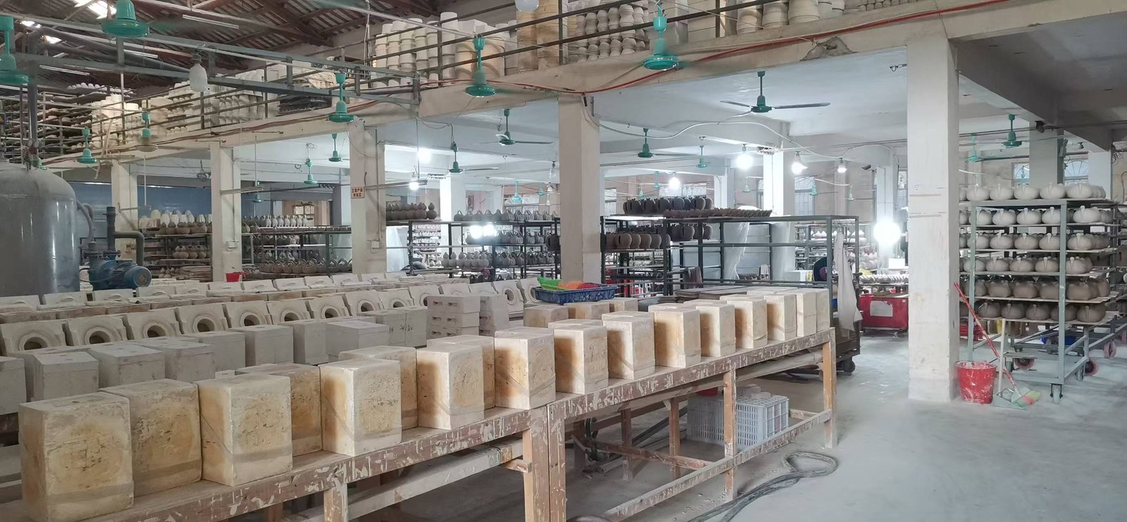 陶瓷拉坯工艺场景示意