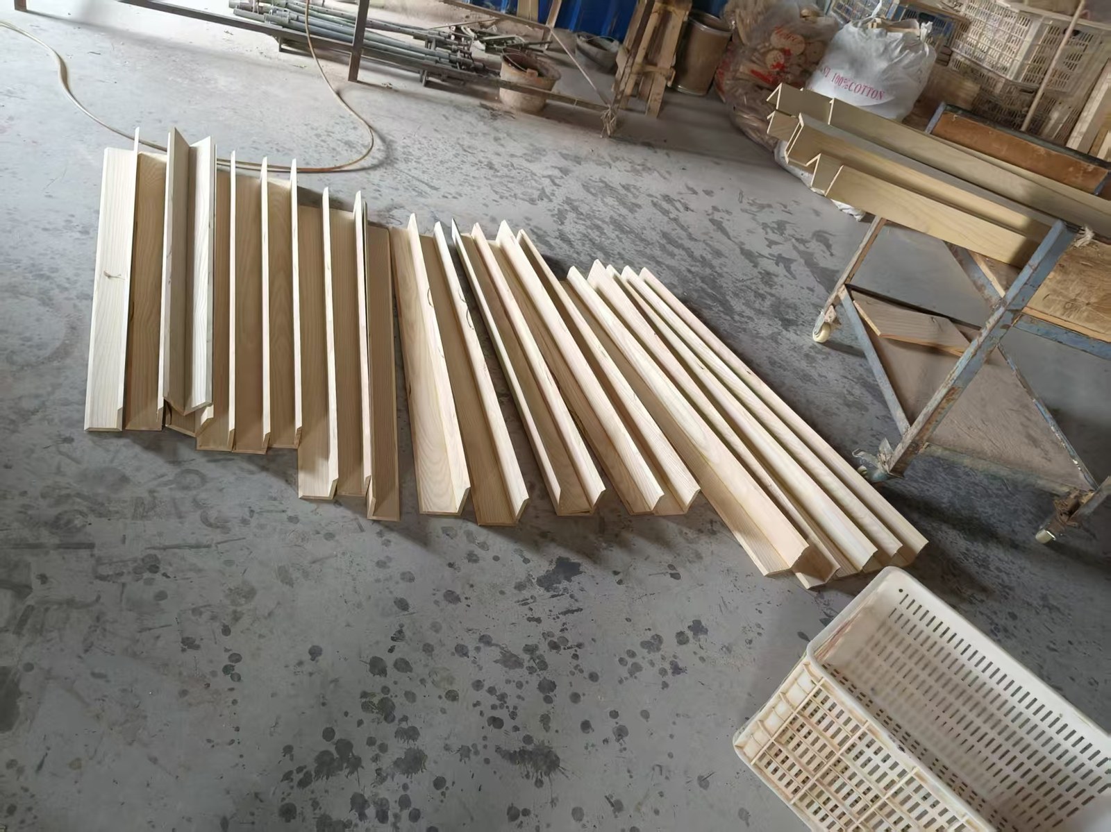 木材加工工艺场景示意